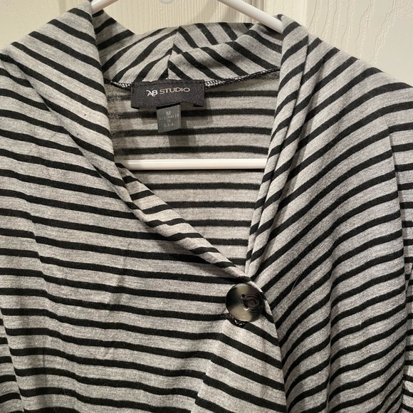 Macys long-sleeve cardigan/wrap - Picture 3 of 5